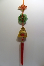 COLGANTE FENG SHUI BOLSA DORADA CON MONEDAS DE JADE