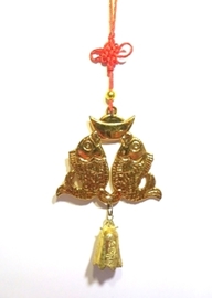 COLGANTE DOBLE GOLDEN FISH CON CAMPANA FENG SHUI