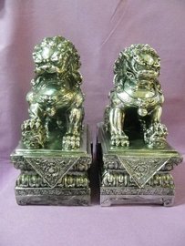 PAREJA PERROS FU PLATEADOS