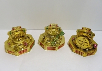 RANA DE TRES PATAS DORADA CON PEANA