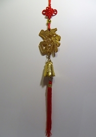 SÍMBOLO FU DORADO COLGANTE ROJO