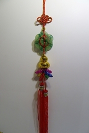 COLGANTE CÍRCULO DE MONEDAS DE JADE CON WU LOU Y GUINDILLAS COLORES